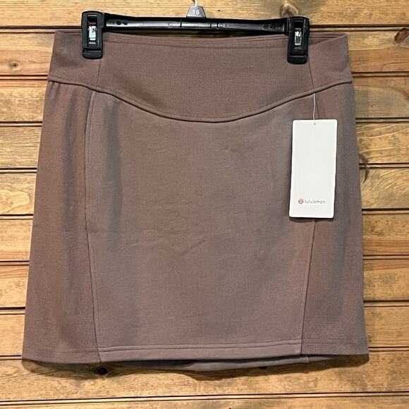 Lululemon Scuba HR Mini Skirt Light Brown Size L Above Knee NWT Athleisure Sport - Picture 1 of 7
